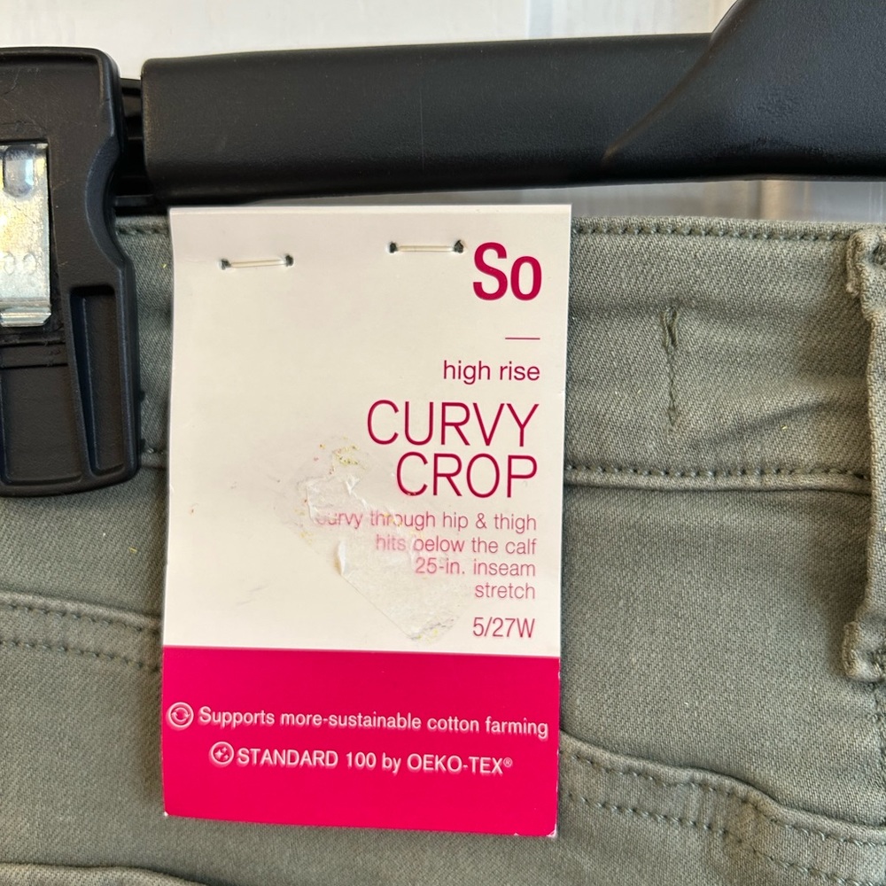 So Curvy Crop